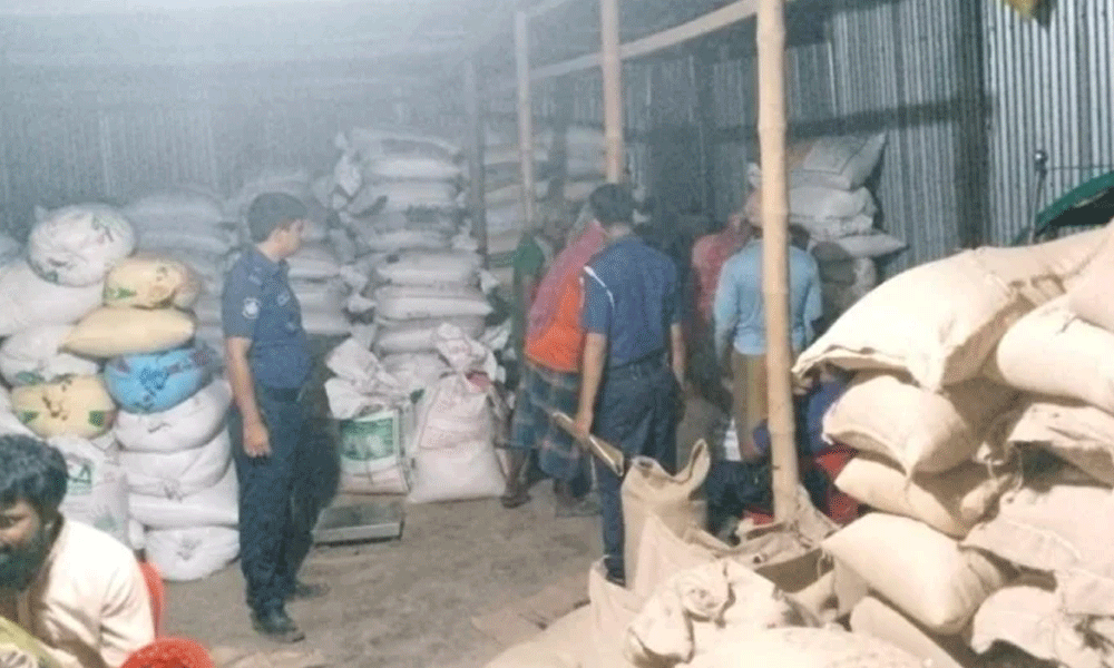 বিএনপির সভাপতির গুদাম থেকে ১৩৫১৫ কেজি চাল উদ্ধার করল সেনাবাহিনী